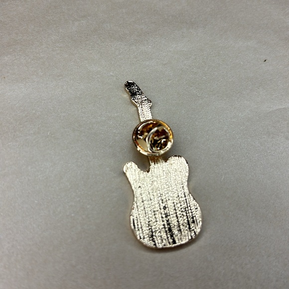 Black & White Floral Pattern Electric Guitar Enamel and Metal Pin - Picture 2 of 2